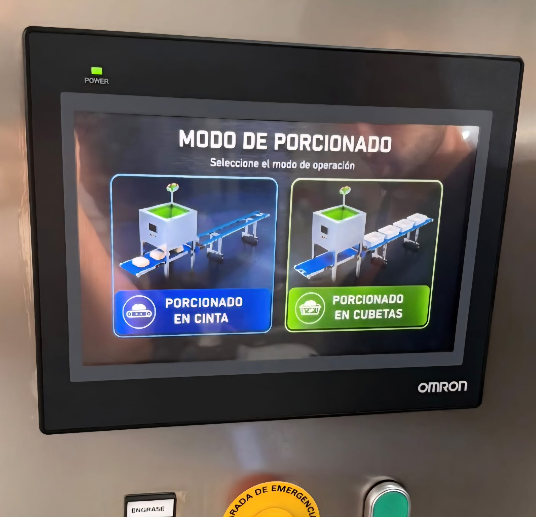 Porcionador CME depositando porciones de masa sobre cinta
